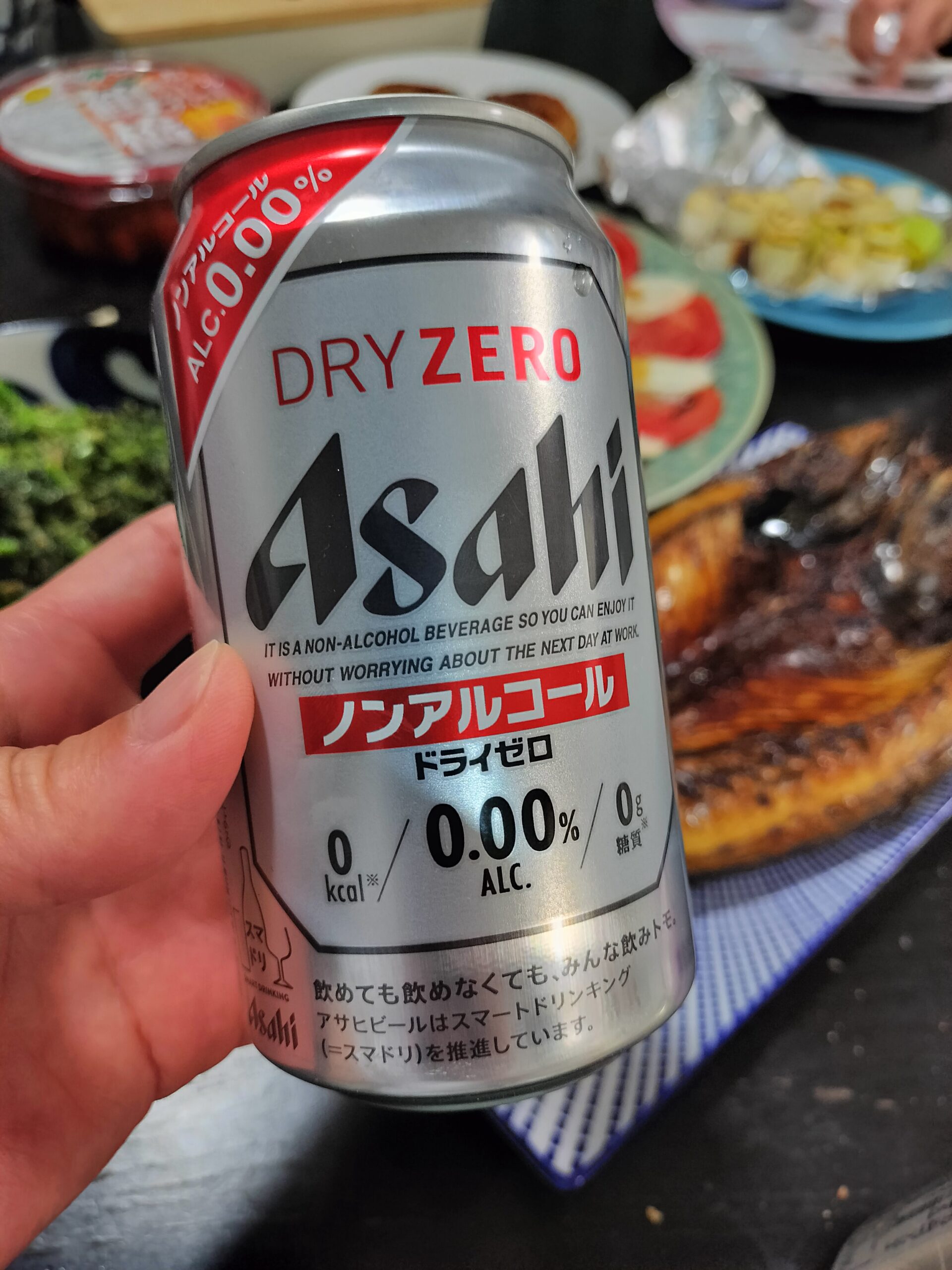 復帰ラン後にノンアルで乾杯する手元