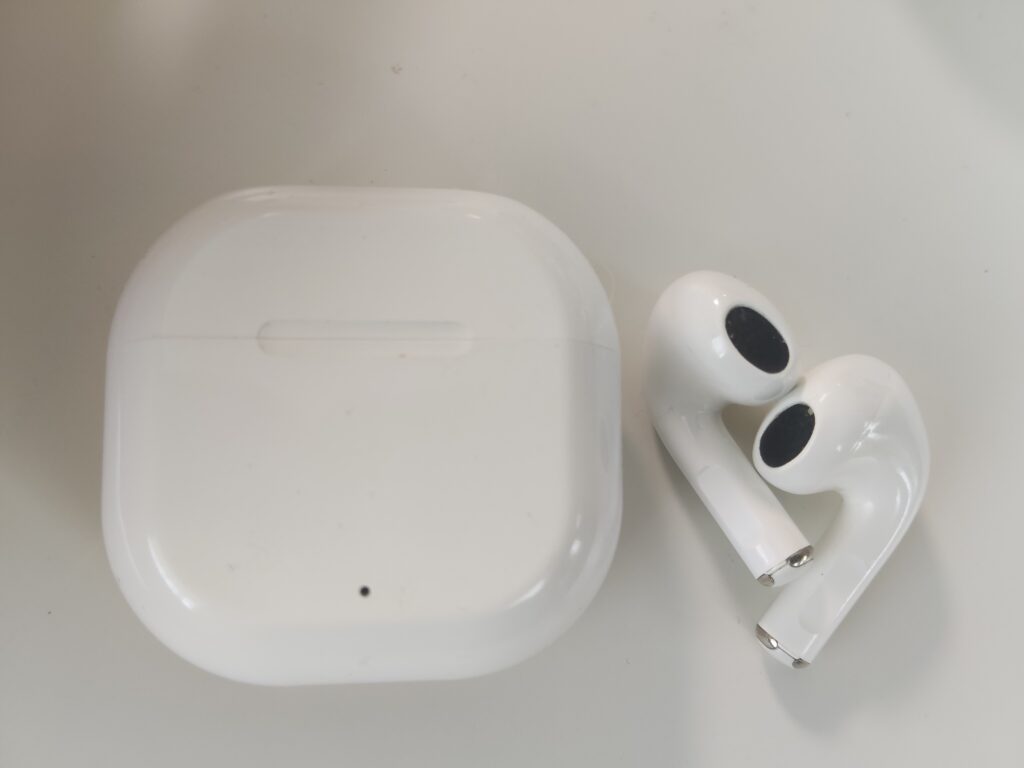 安価なカナル型イヤホン